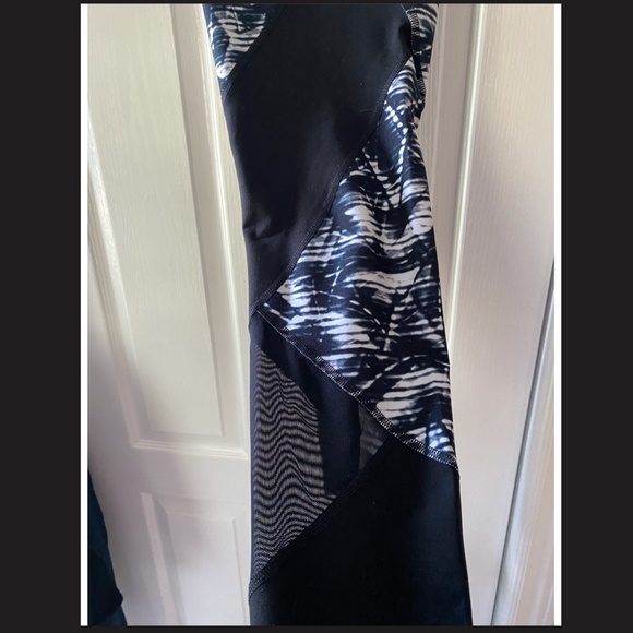 Women's Old Navy Leggings - Picture 3 of 5